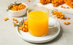 Согревающий черный чай с облепихой и медом