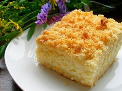 Простое пирожное с творожной начинкой