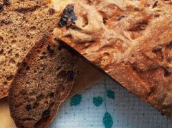 Ржаной хлеб на дрожжах с изюмом