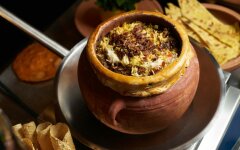 Классический плов со свининой в горшочках