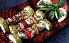 Рыбные шашлычки с кабачком и перцем