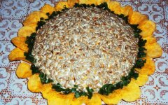 Чесночный салат Подсолнух с семечками