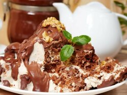 Торт «Графские развалины» из печенья с орехами и вареной сгущенкой