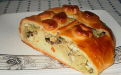 Кулебяка с капустой, грибами из дрожжевого теста