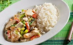 Филе из курицы с овощами и рисом