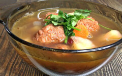 Суп с фрикадельками и красной фасолью