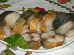 Скумбрия копченая в рассоле по-домашнему