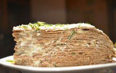 Торт из свиной печени с морковью и луком в мультиварке