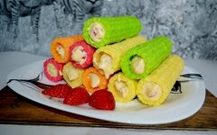 Трубочки с клубнично-сырной начинкой