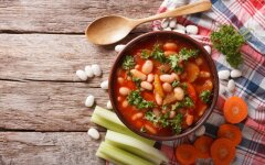 Постный суп из белой фасоли с грибами и картофелем