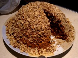 Торт «Муравейник» из готового печенья с орехами