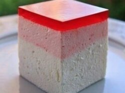 Торт-суфле «Птичье молоко» с малиновым желе