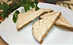 Намазка на хлеб из курицы с чесноком