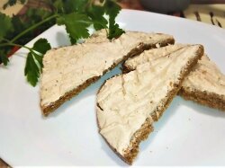 Намазка на хлеб из курицы с чесноком