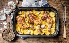 Окорочка с картошкой в майонезном маринаде