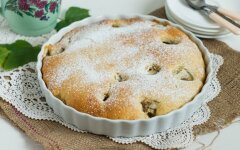 Грушевая шарлотка с бананом