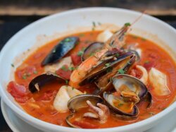 Королевский буйабес с лососем