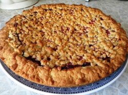 Кучерявый пирог с вареньем в духовке