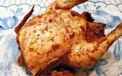 Курица целиком с чесноком в микроволновке