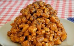 Торт «Муравейник» из кукурузных палочек с ирисками и орехами