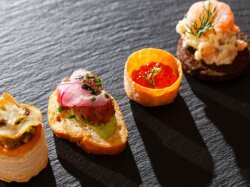 Закуска с икрой мойвы и плавленым сыром