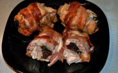 Куриные рулетики с черносливом в вине