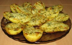 Запеченный картофель в чесночном масле