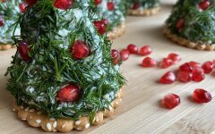 Творожные ёлочки с сыром и орехами на новогодний стол