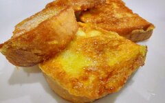 Сладкие гренки из батона с яйцом