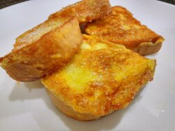 Сладкие гренки из батона с яйцом