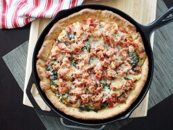 Бездрожжевая пицца на майонезе с колбасой