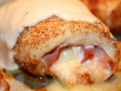 Рулетики «Кордон Блю» со сливочным соусом