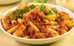 Макароны по-флотски с томатной пастой и чесноком