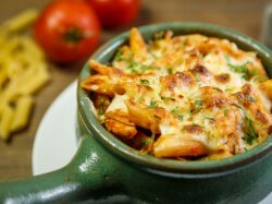 Курица с макаронами в горшочках