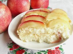 Рисовая бабка с яблоками в духовке