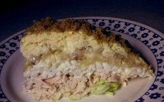 Слоеный салат «Нежность» с курицей и бананом