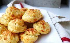 Заварные сырные булочки с чесноком