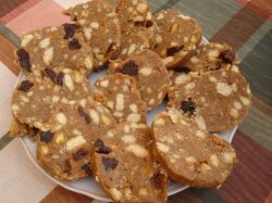 Сладкая колбаска с миндалем без масла