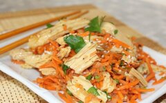 Спаржа по-корейски с семечками кунжута