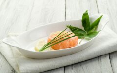 Тартар из  лосося с лимоном и рукколой