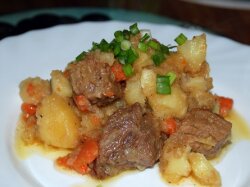 Жаркое по-домашнему с мясом и картофелем  в мультиварке