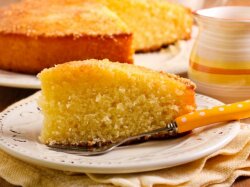 Бисквит с лимонным пюре на сковороде