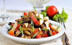 Салат из баклажанов и адыгейского сыра с соевым соусом