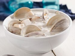 Чаудер с устрицами и беконом