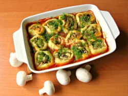 Постные картофельные рулетики с грибами