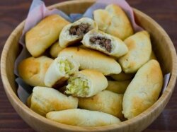 Пирожки домашние с капустой и с мясом