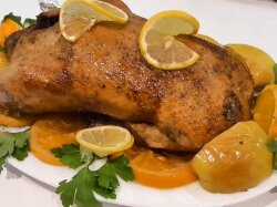 Фаршированная утка с апельсинами и яблоками в фольге