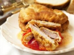 Свиная вырезка, запеченная в панировочных сухарях