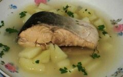 Уха из консервированной горбуши с перловкой
