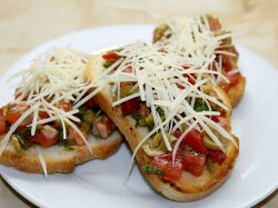 Горячие помидоры с помидорами и перцем